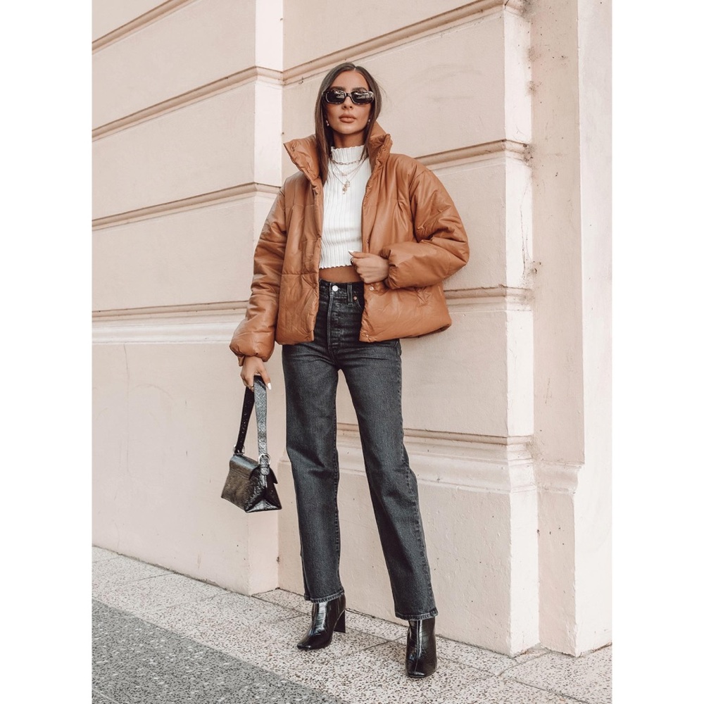 Levi's RibCage Ankle Straight Jeans - Picture 13 of 16